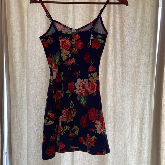 Summer dress - Picture 2 of 3